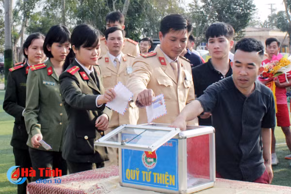 hon 70 trieu dong ung ho giai bong da gay quy tu thien