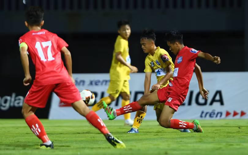 Bầu Đức góp 2 đội ở bán kết U17 Quốc gia
