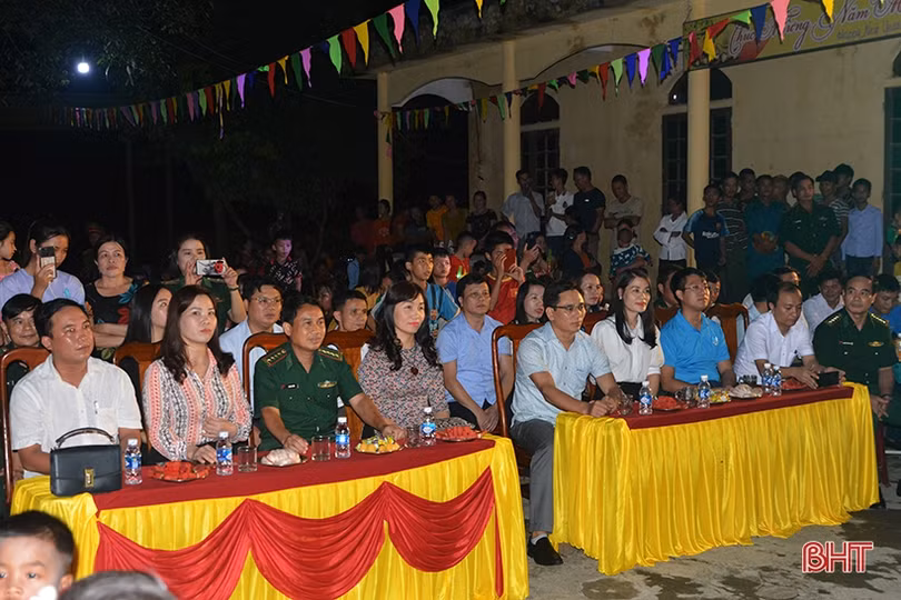 “Đêm hội trăng rằm, thắp sáng ước mơ” cho trẻ em dân tộc Chứt ở bản Rào Tre