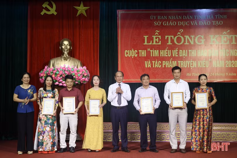 Trao thưởng cho 56 tập thể, cá nhân đạt giải cuộc thi tìm hiểu về Nguyễn Du và Truyện Kiều