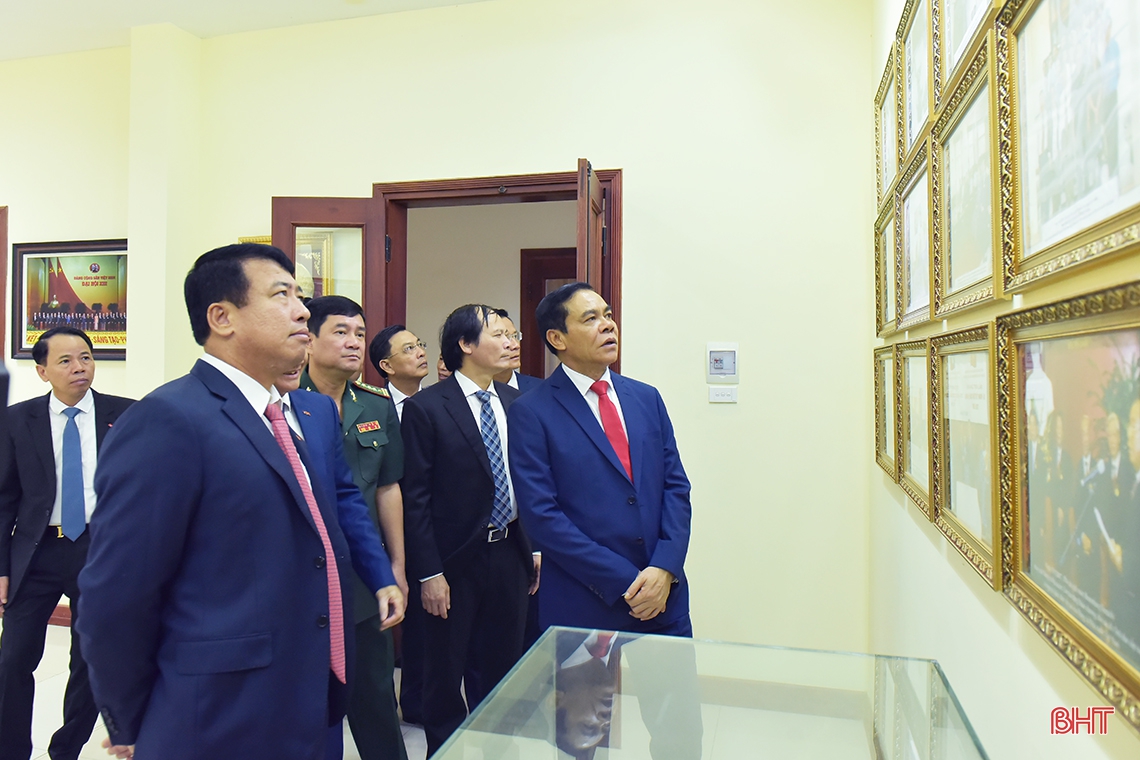 Đoàn cán bộ cấp cao tỉnh Hà Tĩnh chào xã giao Thủ tướng nước CHDCND Lào