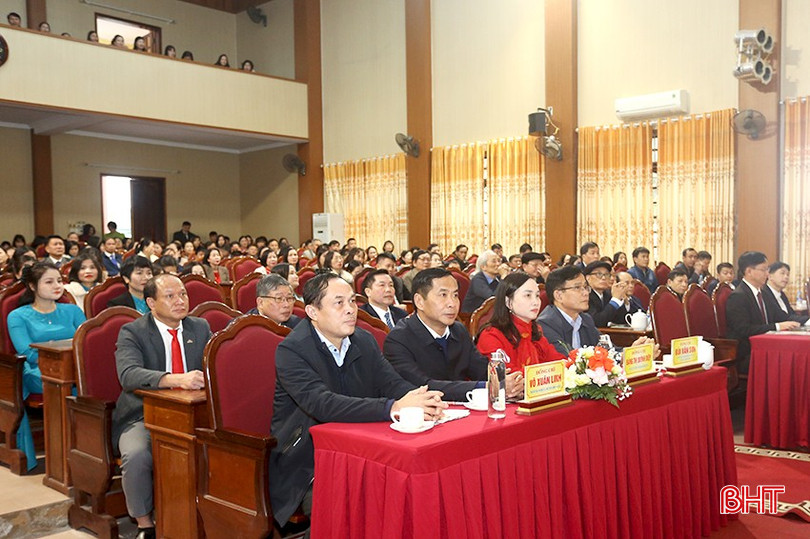 Đại biểu dự buổi gặp mặt.