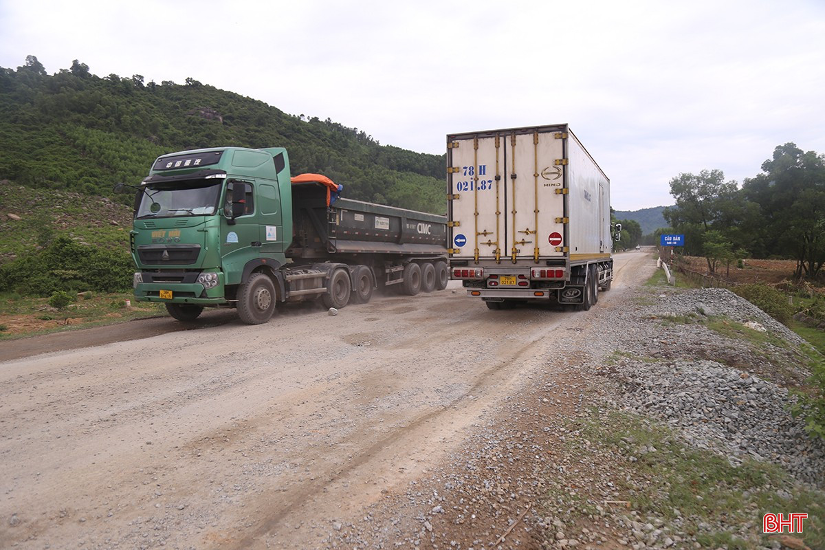duong-ven-bien-hu-hong-8.jpg