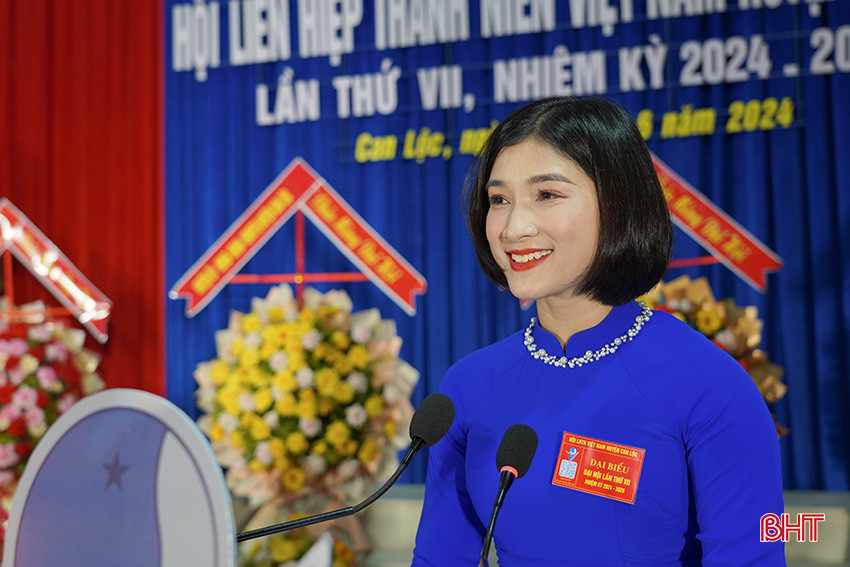 Chị Trần Thị Thắm - Bí thư Huyện đoàn Can Lộc khai mạc đại hội.