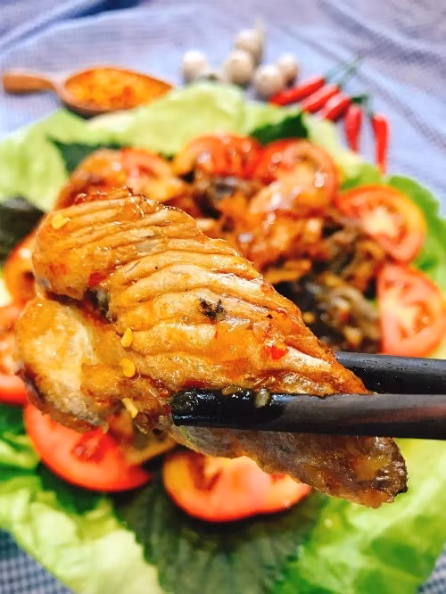 Cá hồi chiên nước mắm, ăn bao nhiêu cơm cũng hết