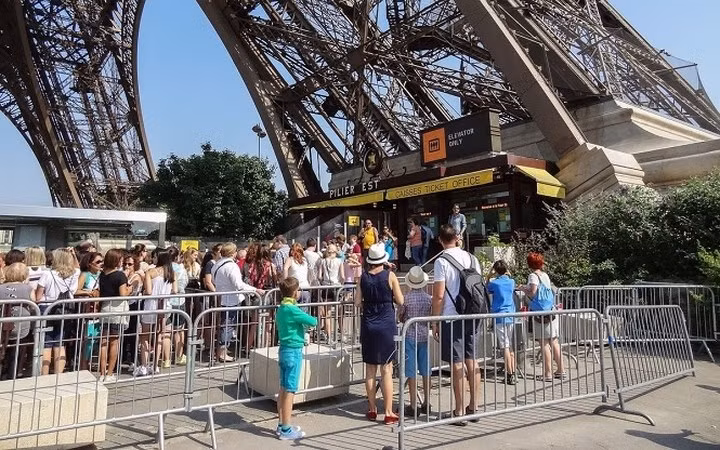 Thế giới ngày qua: Tháp Eiffel đóng cửa do đình công