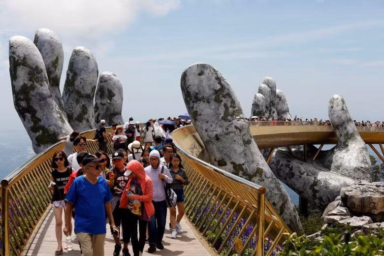 Hãng tin Anh giới thiệu về cây Cầu Vàng ở Đà Nẵng