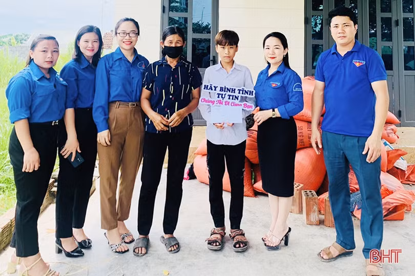 Hà Tĩnh triển khai các đội tình nguyện tiếp sức mùa thi tại 36 điểm thi vào lớp 10 THPT