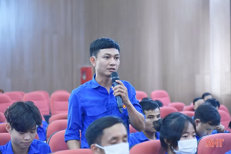 Lãnh đạo huyện Hương Khê đối thoại với hơn 200 đoàn viên, thanh niên