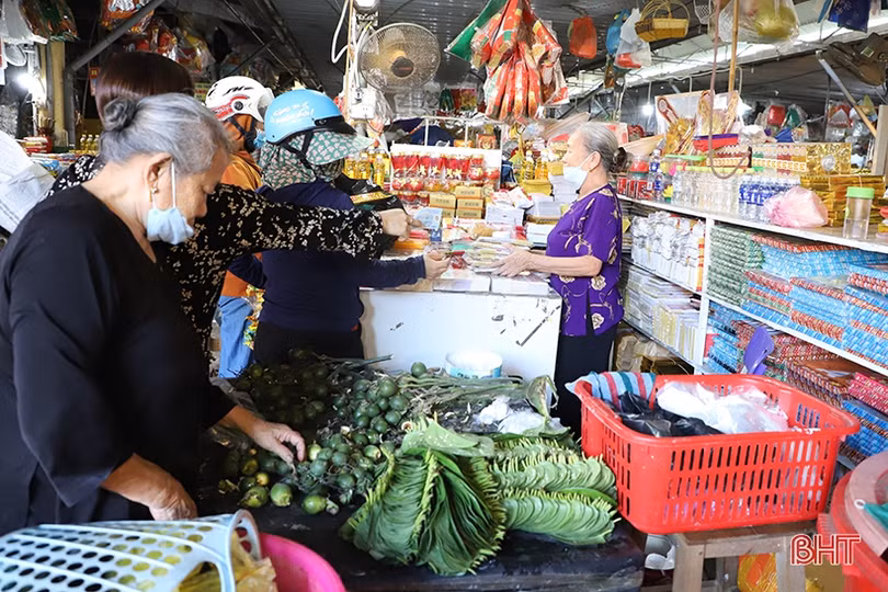 Chợ truyền thống ở Hà Tĩnh nhộn nhịp ngày tết Đoan Ngọ