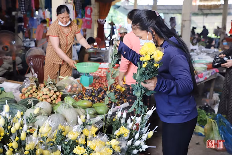 Chợ truyền thống ở Hà Tĩnh nhộn nhịp ngày tết Đoan Ngọ