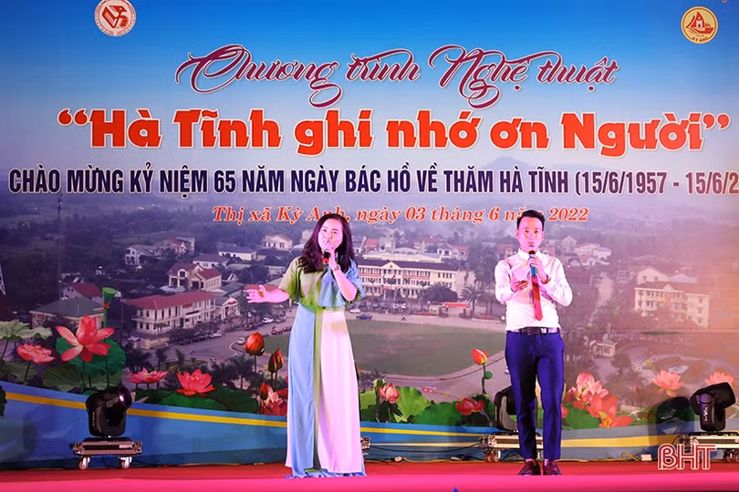 Lắng đọng chương trình nghệ thuật “Hà Tĩnh ghi nhớ ơn Người” tại TX Kỳ Anh