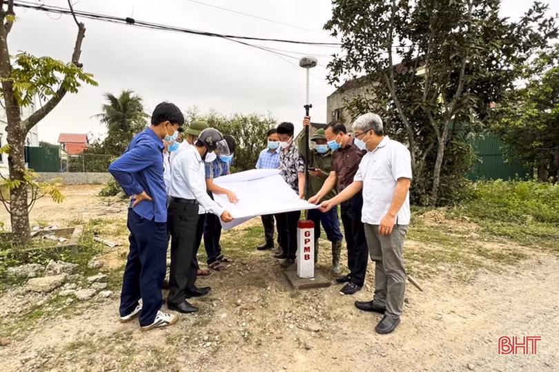 Hoàn tất bàn giao mốc lộ giới giải phóng mặt bằng cao tốc Bắc - Nam, đoạn Bãi Vọt - Hàm Nghi qua Đức Thọ