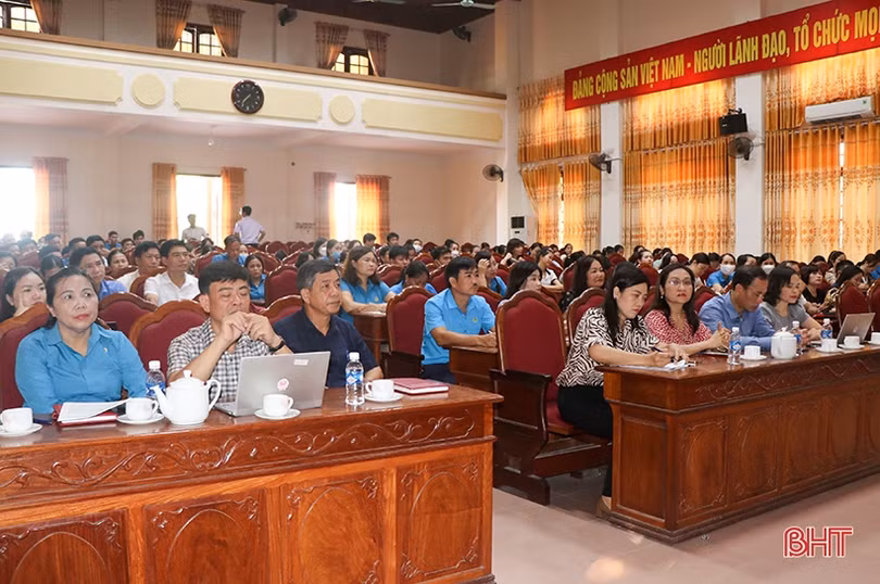 Lãnh đạo huyện Can Lộc lắng nghe tâm tư, nguyện vọng của cán bộ, giáo viên ngành giáo dục