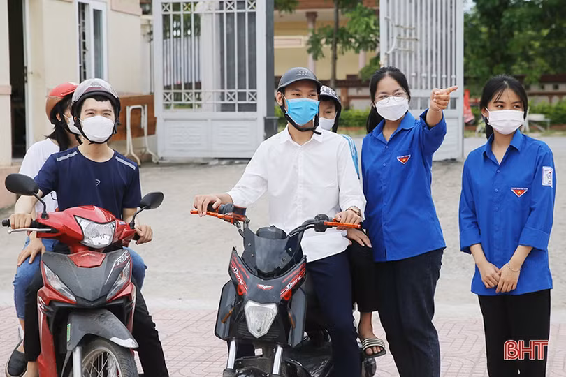 Hà Tĩnh triển khai các đội tình nguyện tiếp sức mùa thi tại 36 điểm thi vào lớp 10 THPT