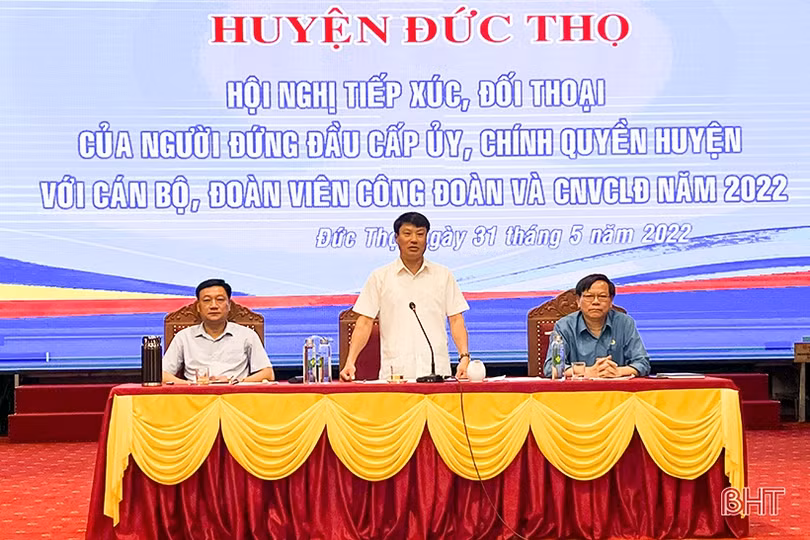 Cấp ủy, chính quyền huyện Đức Thọ đối thoại với người lao động
