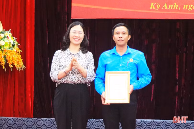 Trao giải cuộc thi “Tìm hiểu pháp luật về lao động và bảo hiểm xã hội”