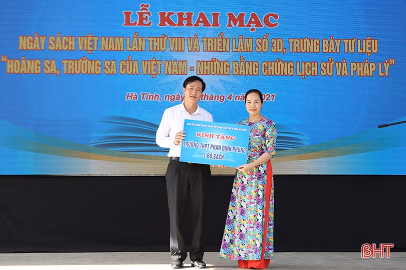 Hà Tĩnh khai mạc Ngày sách Việt Nam và triển lãm về chủ quyền biển đảo