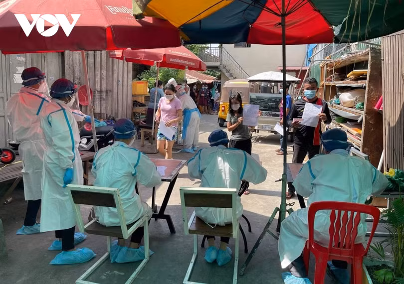 Phong tỏa hoàn toàn vùng dịch, Campuchia vẫn ghi nhận số ca mắc Covid-19 kỷ lục