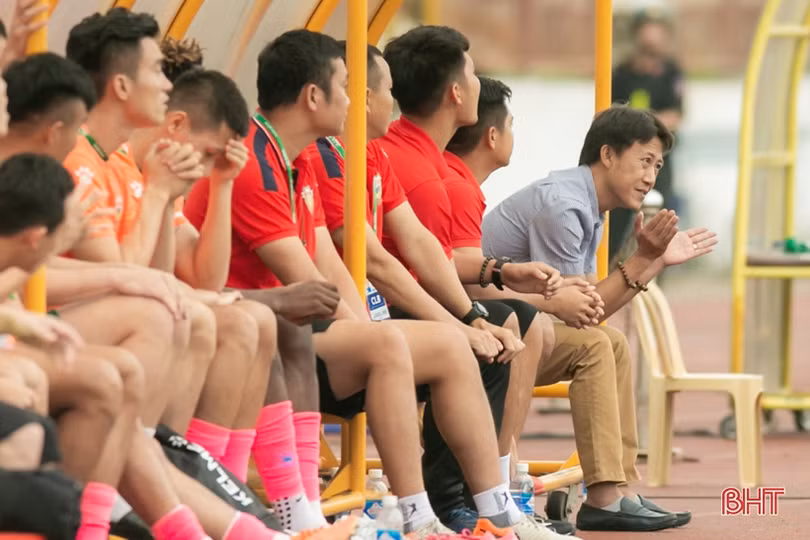 HLV Nguyễn Thành Công và dấu ấn trong cách dùng người ngay trận đầu ra quân