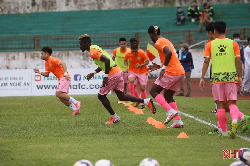 Đông đảo CĐV Hà Tĩnh tới sân Vinh cổ vũ trận “Derby xứ Nghệ”