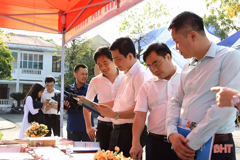 Hà Tĩnh khai mạc Ngày sách Việt Nam và triển lãm về chủ quyền biển đảo