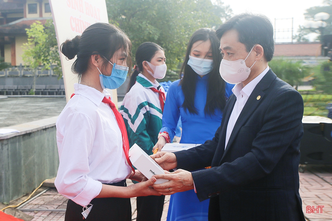 Sinh hoạt chính trị tưởng niệm 90 năm ngày hy sinh của anh hùng liệt sỹ Lý Tự Trọng