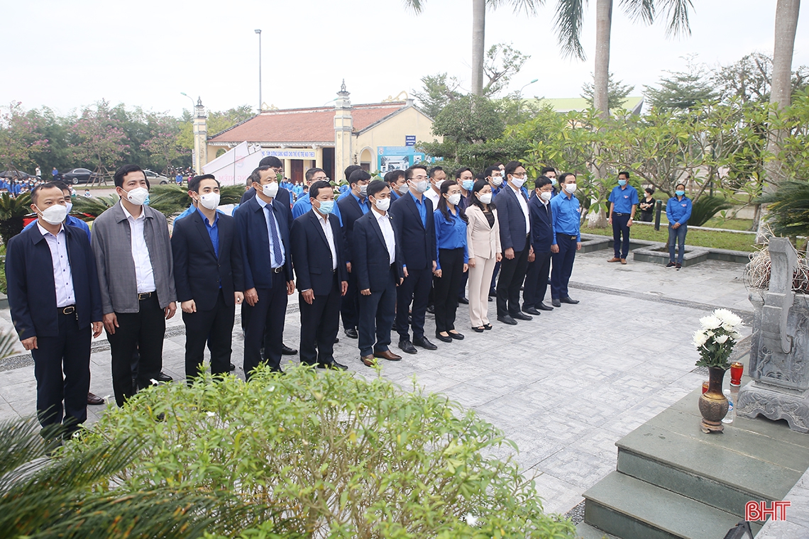 Sinh hoạt chính trị tưởng niệm 90 năm ngày hy sinh của anh hùng liệt sỹ Lý Tự Trọng