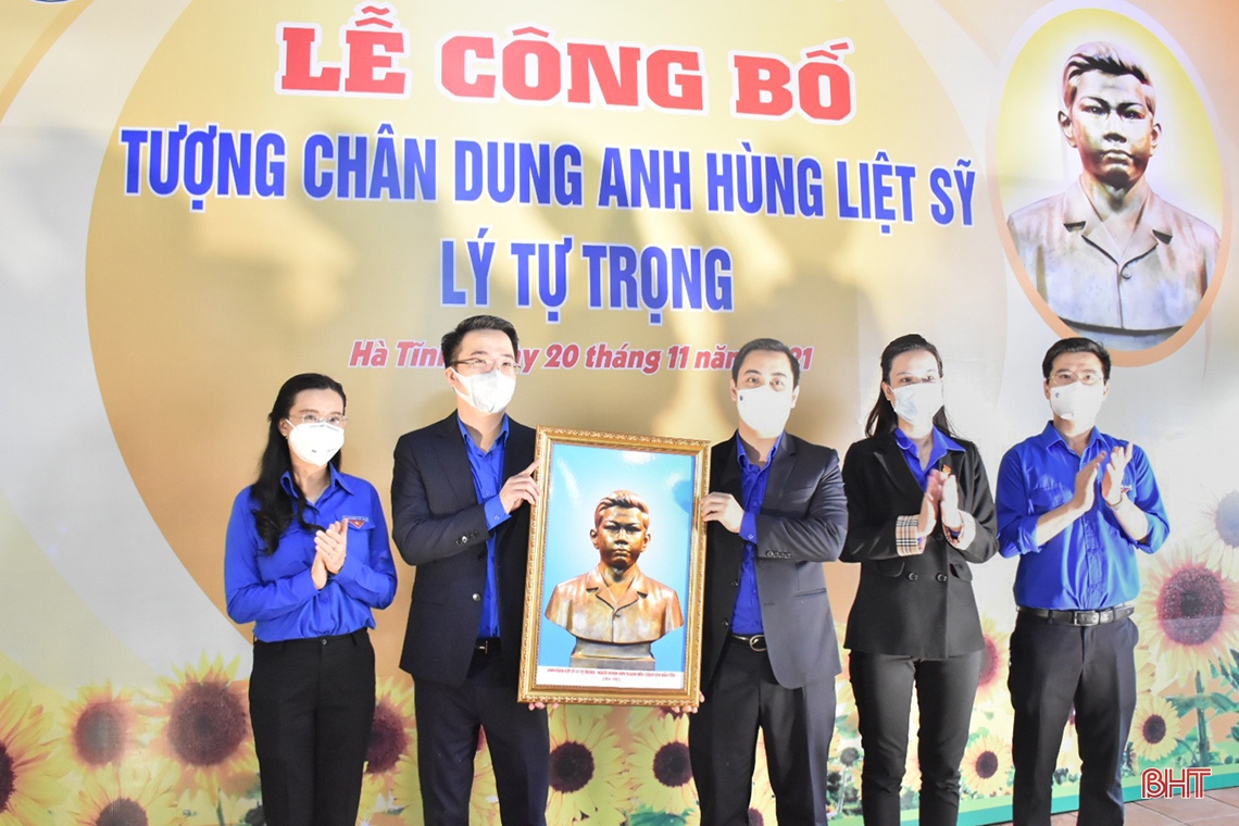 Sinh hoạt chính trị tưởng niệm 90 năm ngày hy sinh của anh hùng liệt sỹ Lý Tự Trọng
