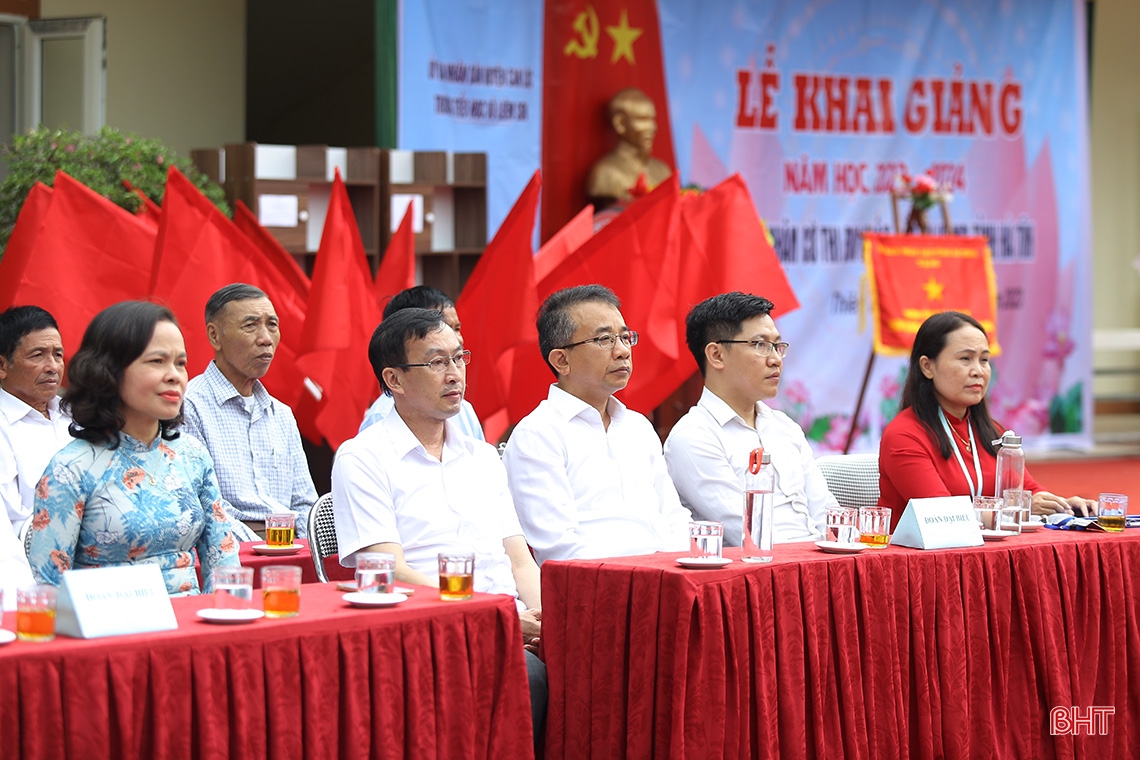 Các trường học ở Hà Tĩnh khai giảng năm học 2023 - 2024