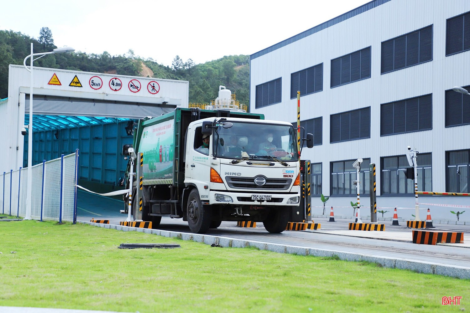 bqbht_br_nha-may-dien-rac-1b.jpg