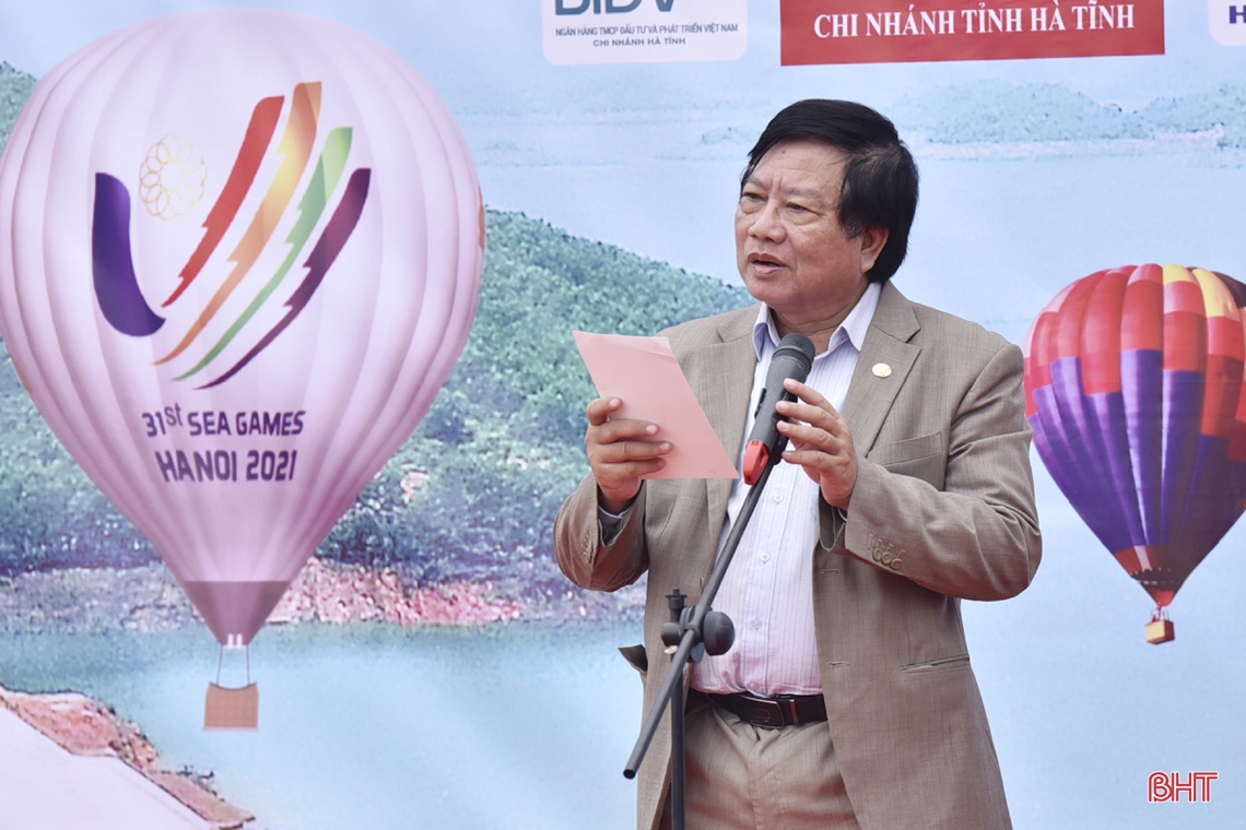 Trình diễn bay khinh khí cầu chào mừng SEA Games 31 tại Vũ Quang