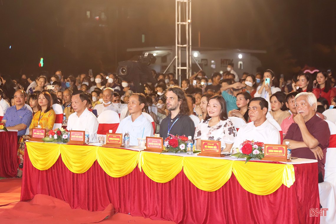 Chương trình giao lưu “Cuộc dạo chơi của Sao la - Kỳ lân Châu Á” tại Hà Tĩnh