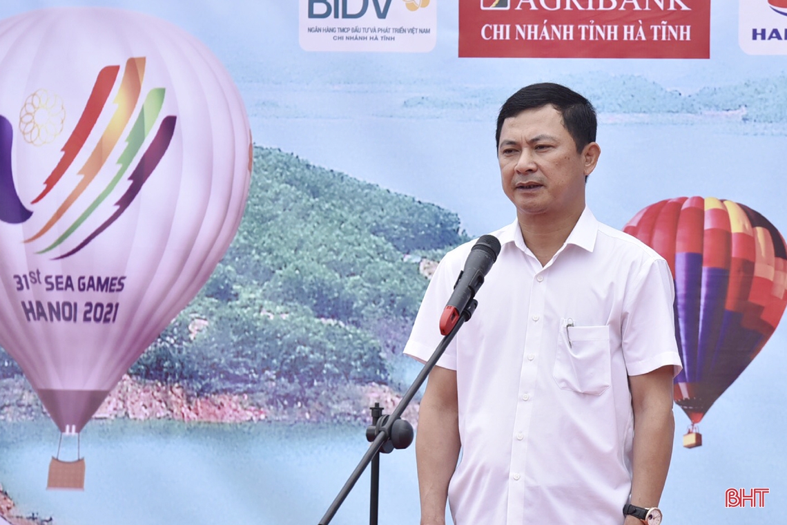 Trình diễn bay khinh khí cầu chào mừng SEA Games 31 tại Vũ Quang