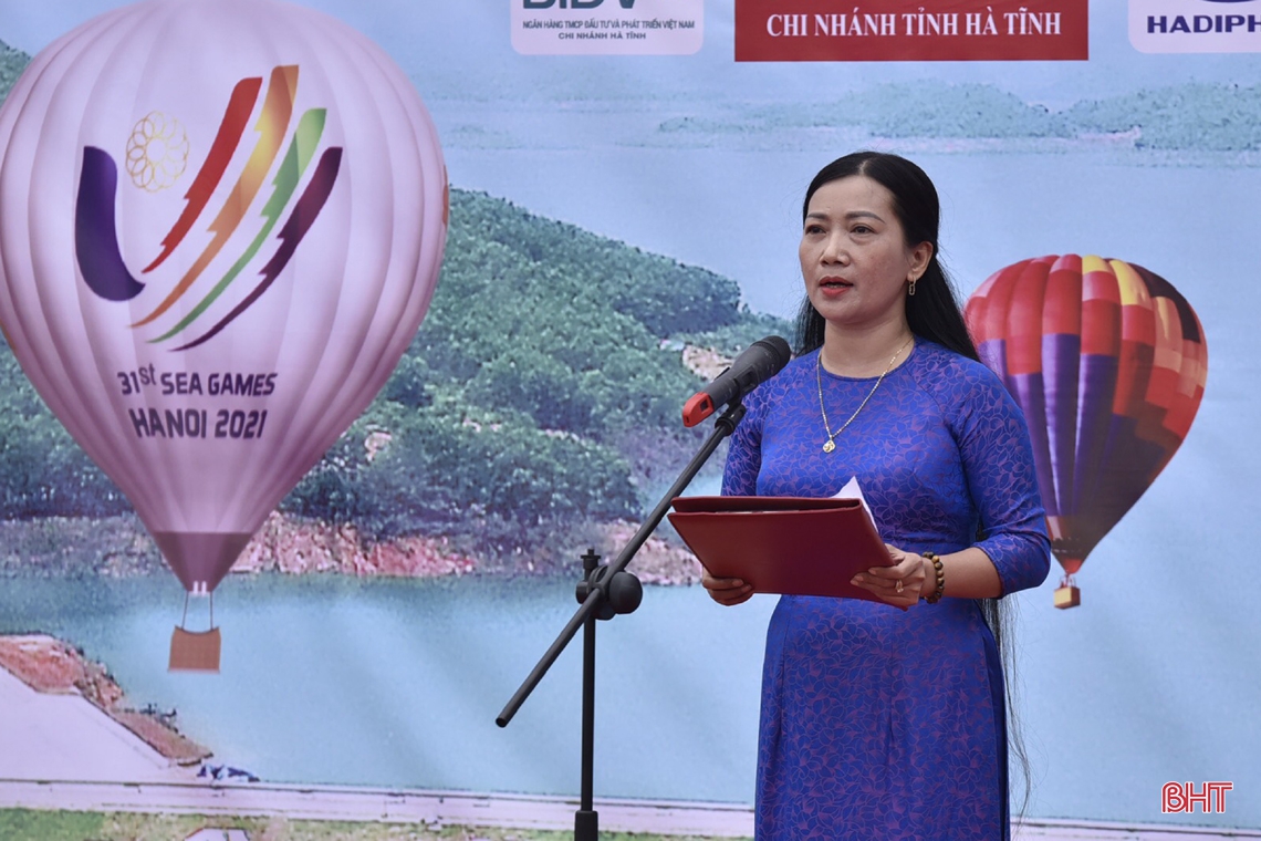 Trình diễn bay khinh khí cầu chào mừng SEA Games 31 tại Vũ Quang