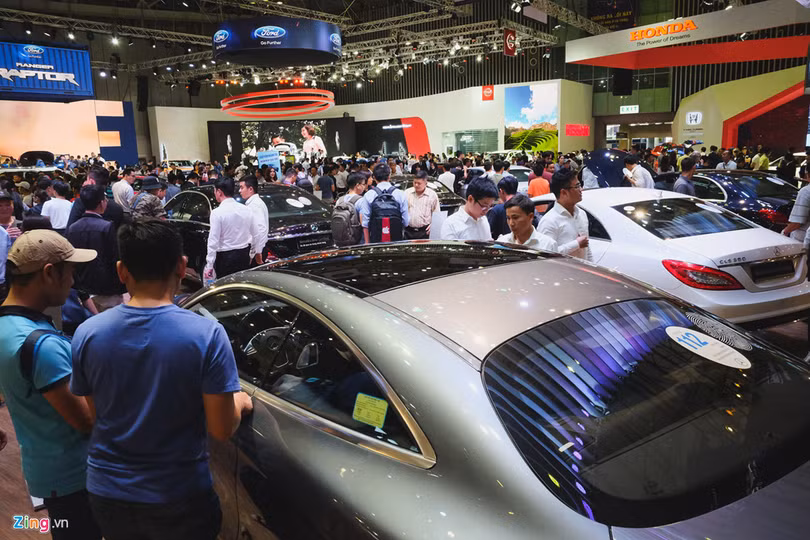 Xe Mercedes “hàng lướt” như mới giảm giá đến 3 tỷ tại VMS 2018
