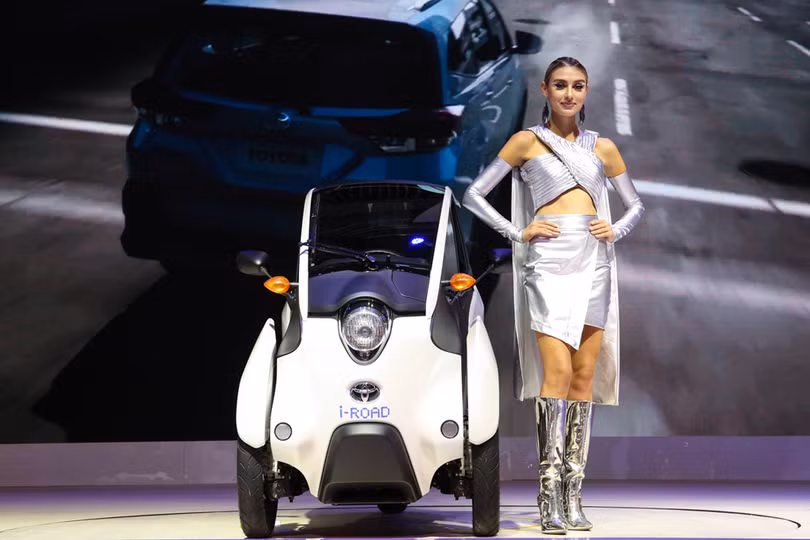 Xe điện ba bánh Toyota i-ROAD - chống ùn tắc cho đô thị nhiều xe hơi
