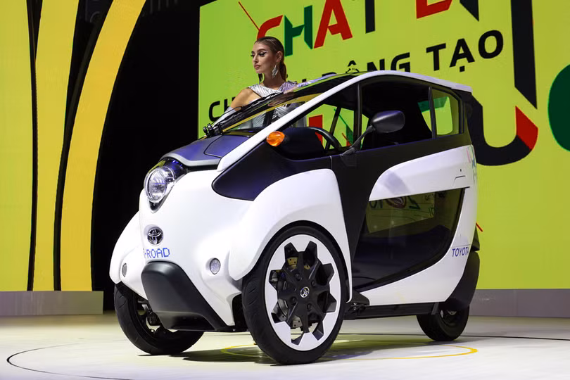 Xe điện ba bánh Toyota i-ROAD - chống ùn tắc cho đô thị nhiều xe hơi
