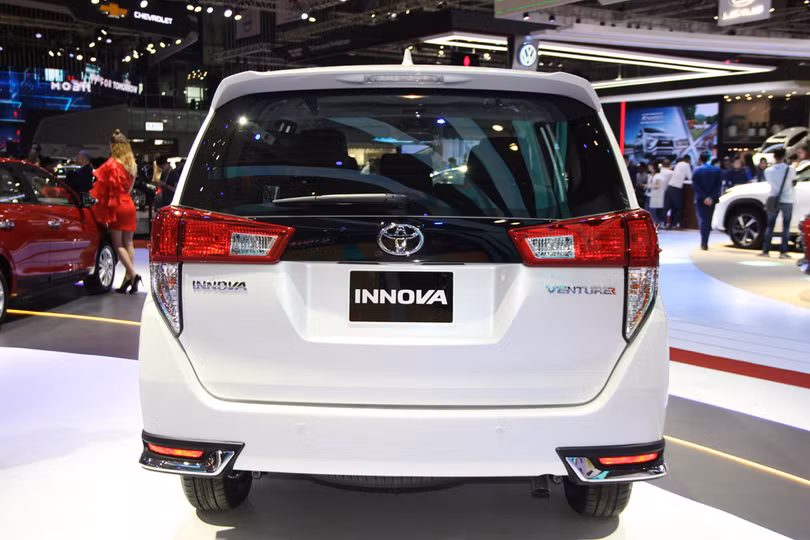 Toyota Innova thêm trang bị, tăng giá 40 triệu tại Việt Nam
