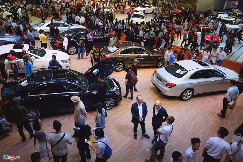 Xe Mercedes “hàng lướt” như mới giảm giá đến 3 tỷ tại VMS 2018