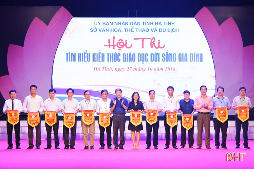 Sôi nổi hội thi “Tìm hiểu kiến thức giáo dục đời sống gia đình”