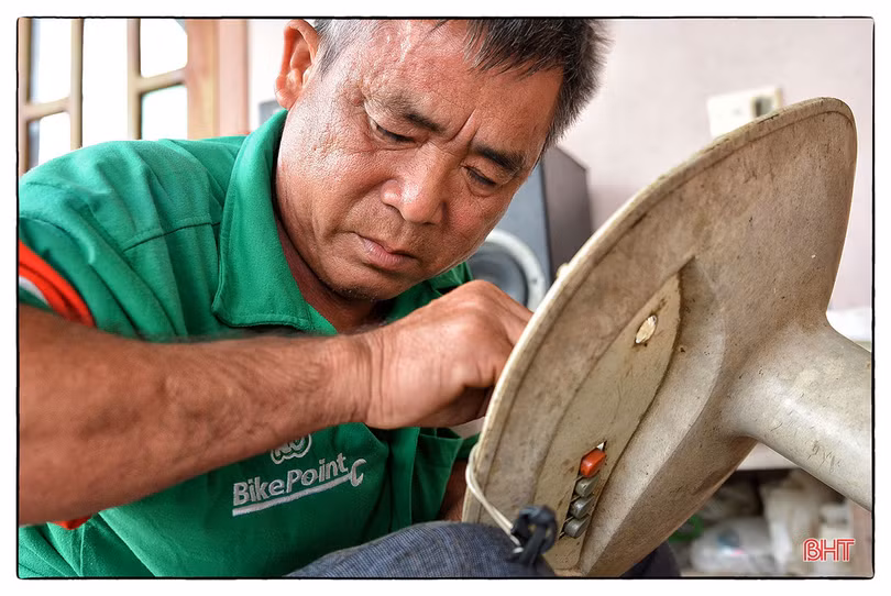 Cuộc đời sáng từ đôi mắt “tối”