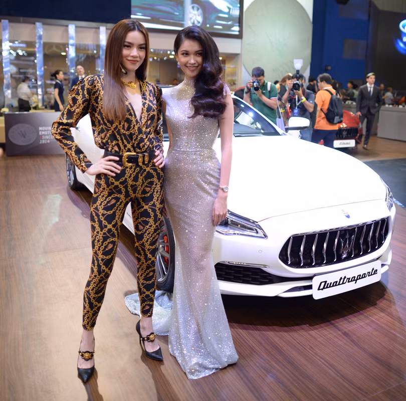 Dàn người mẫu thu hút ở Vietnam Motor Show 2018