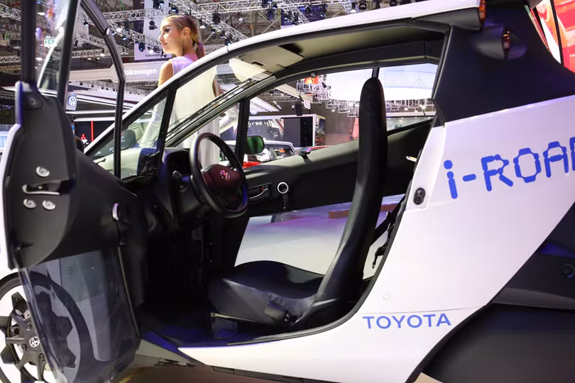 Xe điện ba bánh Toyota i-ROAD - chống ùn tắc cho đô thị nhiều xe hơi
