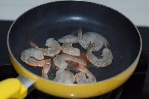Tôm rim cay kích thích vị giác cho cả nhà