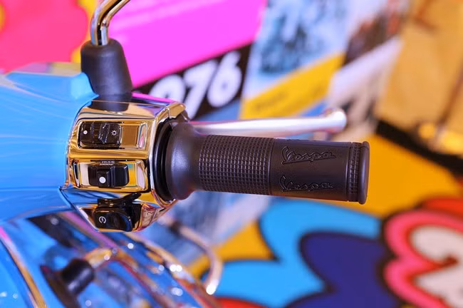 Mê mẩn Vespa Primavera bản kỷ niệm 50 năm đẹp chim sa cá lặn