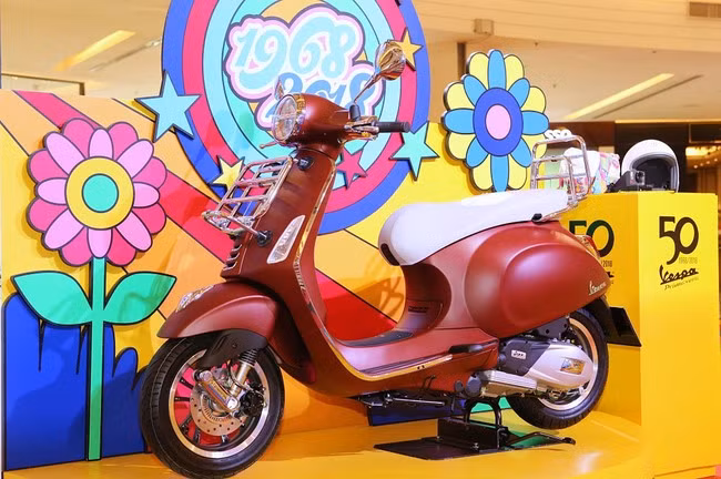 Mê mẩn Vespa Primavera bản kỷ niệm 50 năm đẹp chim sa cá lặn