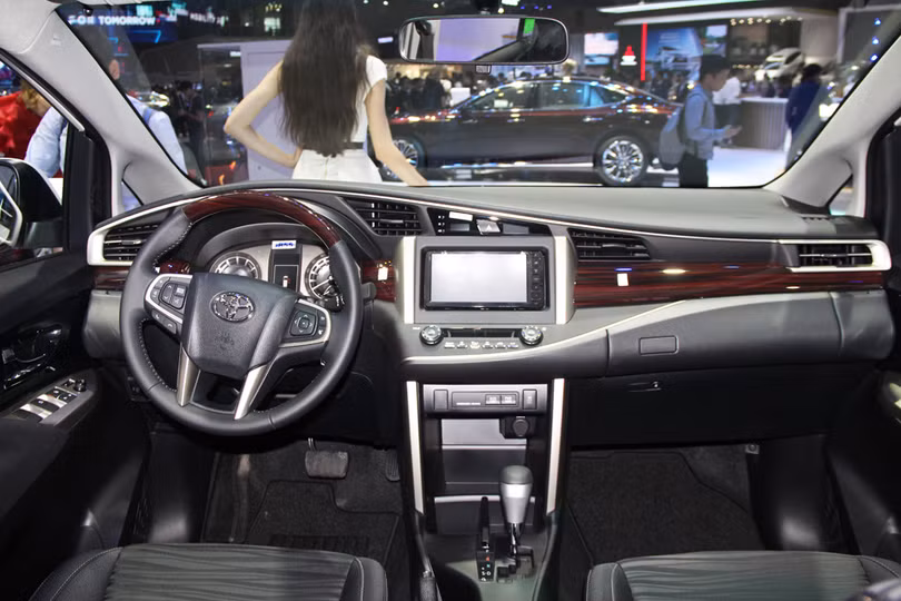 Toyota Innova thêm trang bị, tăng giá 40 triệu tại Việt Nam