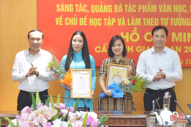 Hà Tĩnh trao 21 giải thưởng sáng tác, quảng bá về chủ đề học tập và làm theo Bác Hồ