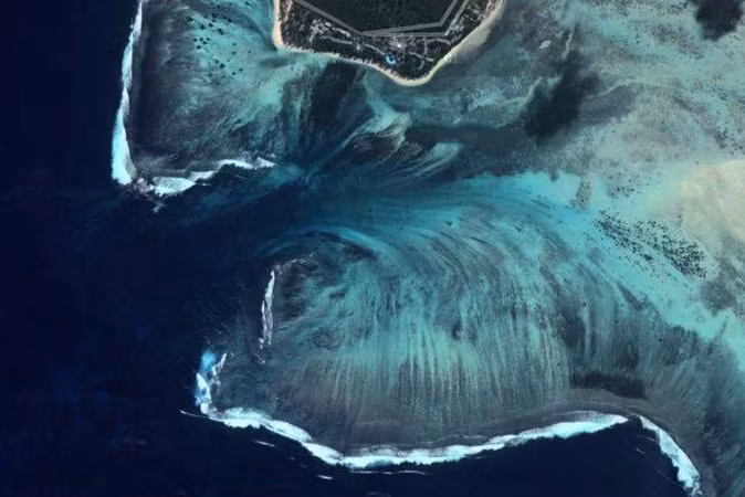 Bí ẩn về ngọn thác dưới đáy biển ở Mauritius